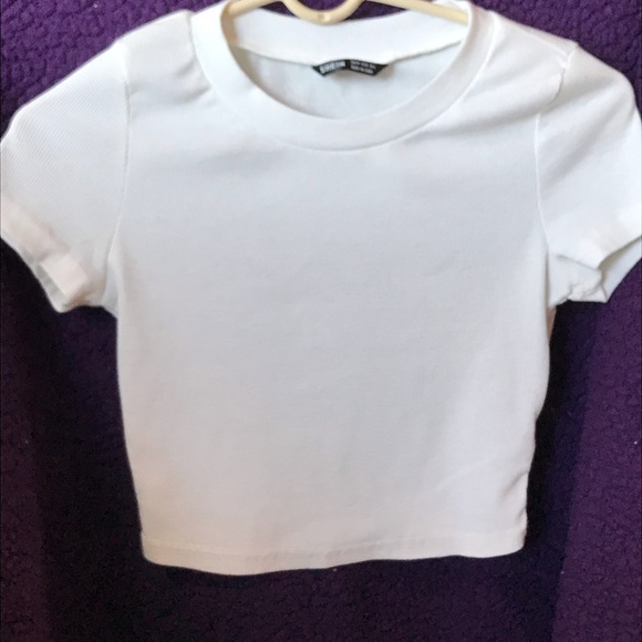 A Must have Plain White crop top - Picture 2 of 4